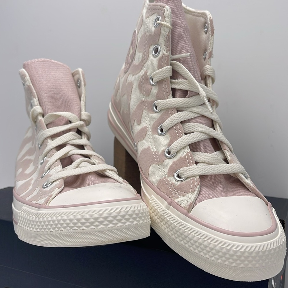 Converse Kids A10047F
CTAS HI
EGRET/FLUSH STONE/EGRET Sneakers - Picture 6 of 16